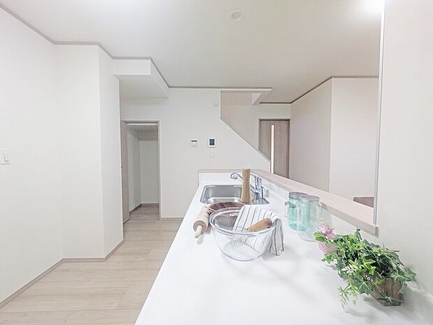 キッチン収納でキッチン回りはいつもきれい。ワンランク上の快適さを。