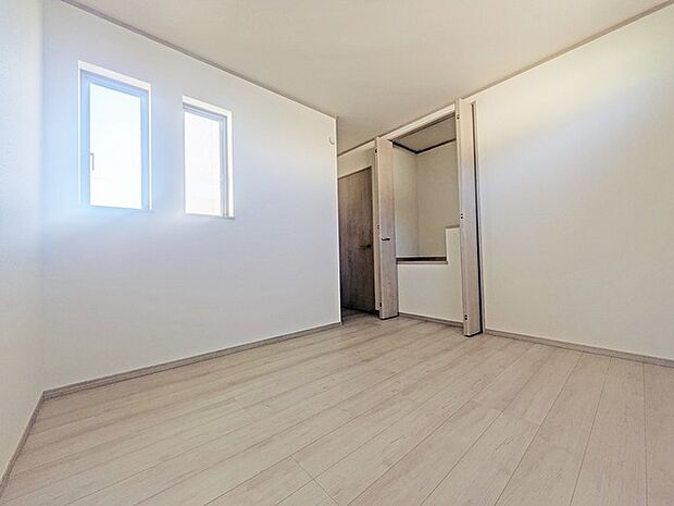 子供部屋にも嬉しい収納スペース。