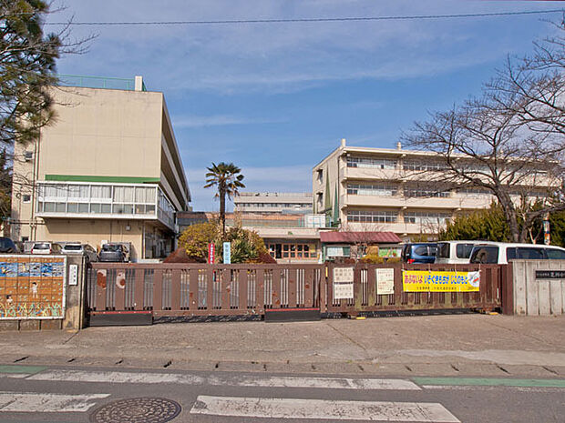 さいたま市立芝川小学校(650m)