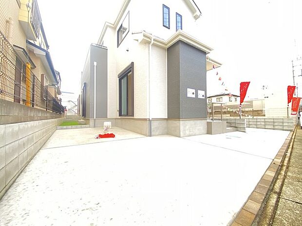 ゆったり駐車スペース、2台可。