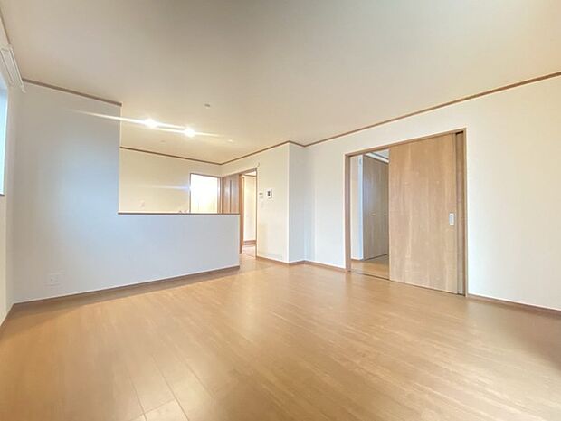 リビングは家具の配置も思いのまま。自由度が高い設計です。 