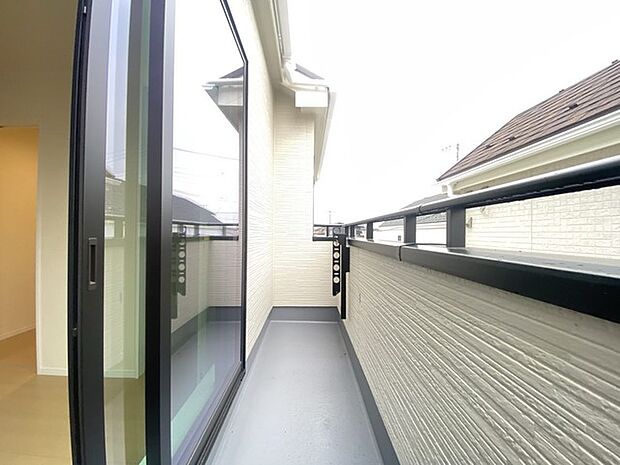 ゆとりの広さを確保したバルコニー。お布団を干すのも、この広さならラクラク。