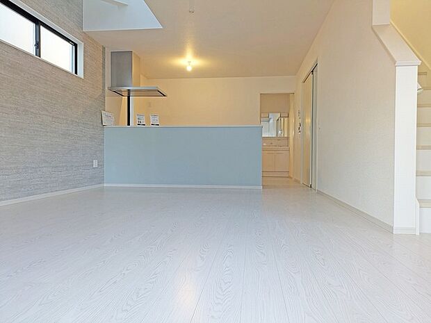 リビングは家具の配置も思いのまま。自由度が高い設計です。 