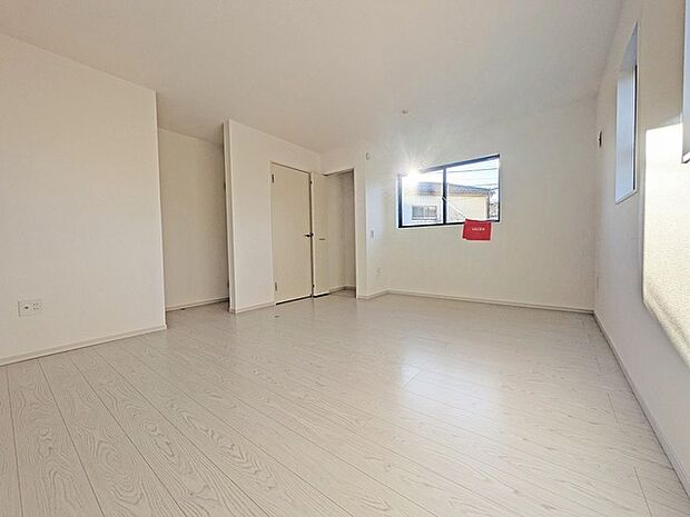 将来的には間仕切りして2部屋に変更可能な洋間。成長に合わせた間取り変更が可能なタイプ。