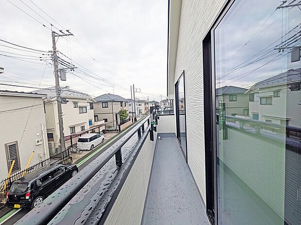 らくらくお洗濯を助けるバルコニー。 