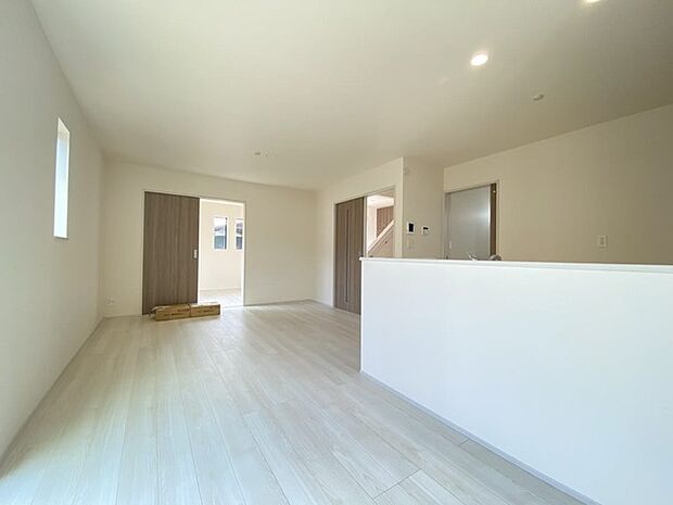 リビングは家具の配置も思いのまま。自由度が高い設計です。 