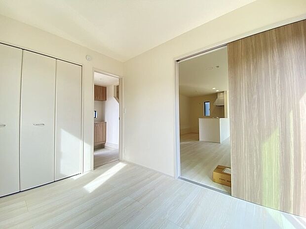 各居室には収納がついています。