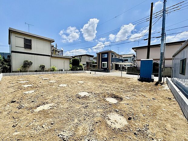 車通りの少ない閑静な住宅地、のびのびした子育てに適します。