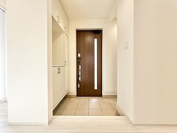 玄関がいつも片づく大容量シューズボックス。 