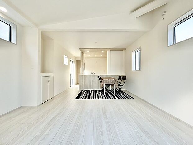 料理をしながらでも、ご家族との会話を楽しめる対面キッチン。 