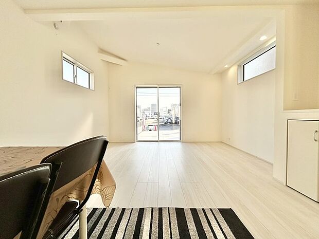 リビングは家具の配置も思いのまま。自由度が高い設計です。 