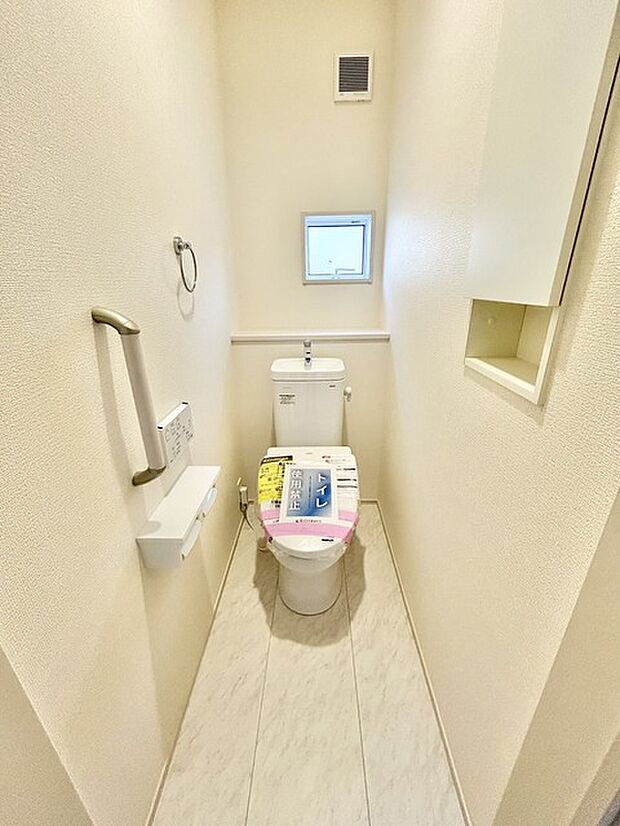 トイレ2つ設置済みです。