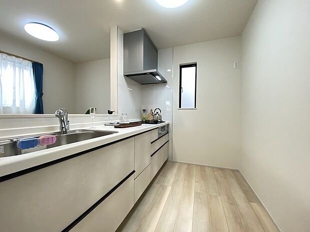 料理をしながらでも、ご家族との会話を楽しめる対面キッチン。