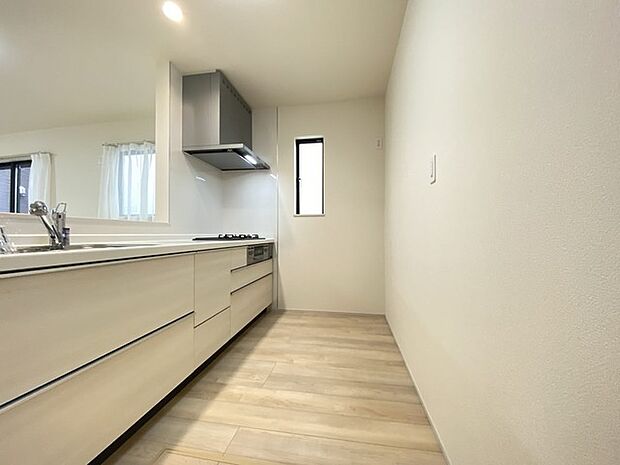 料理をしながらでも、ご家族との会話を楽しめる対面キッチン。