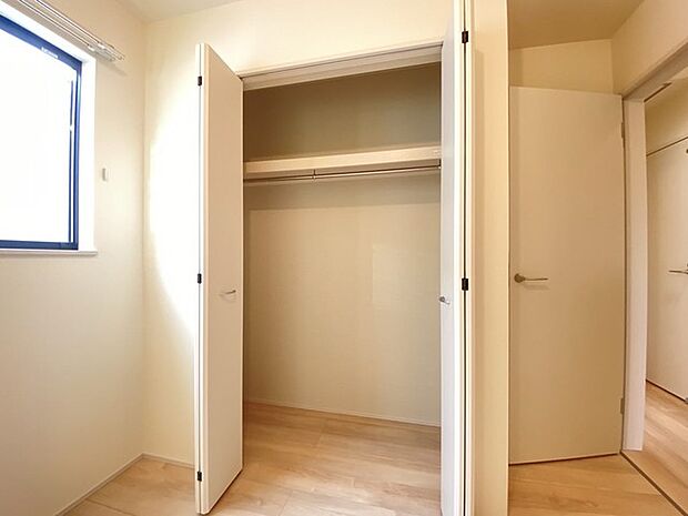 たっぷりの収納スペースで快適に暮らせそう。