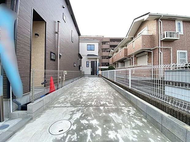 セカンドカーにも便利、駐車2台可の敷地。