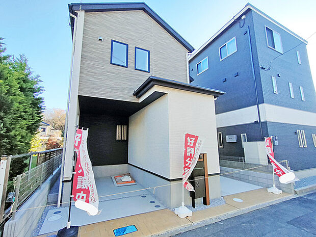 JR宇都宮線「東大宮」駅東口徒歩3分、提携駐車場もあります。エステート白馬東大宮店までお気軽にお問い合わせください。