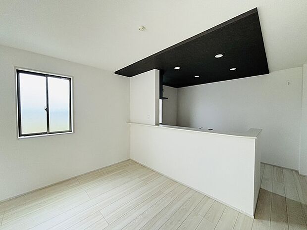 料理をしながらでも、ご家族との会話を楽しめる対面キッチン。 