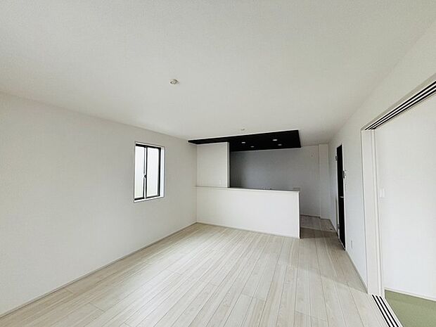 家族が自然に集りそうな広さが魅力のＬＤＫ。 