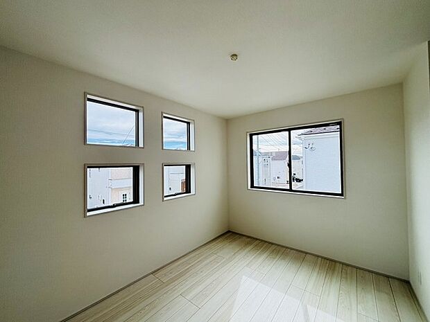 この部屋だれの部屋にしようかな、なんて会話を現地で楽しんでください。