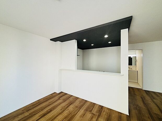 料理をしながらでも、ご家族との会話を楽しめる対面キッチン。