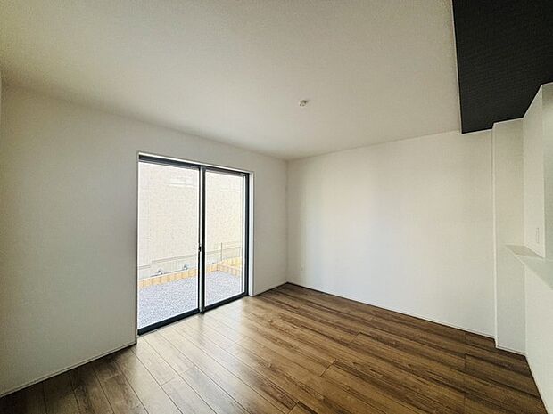 ご家族みんながゆったりくつろげる広々リビング。