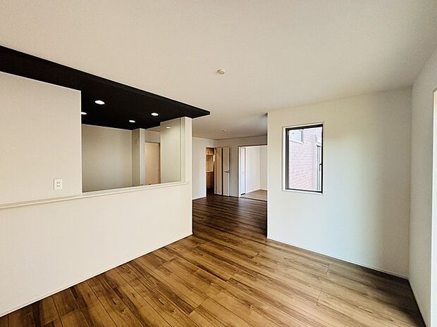 家族が自然に集りそうな広さが魅力のLDK。