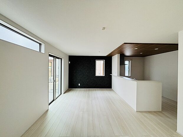 ご家族みんながゆったりくつろげる広々リビング。