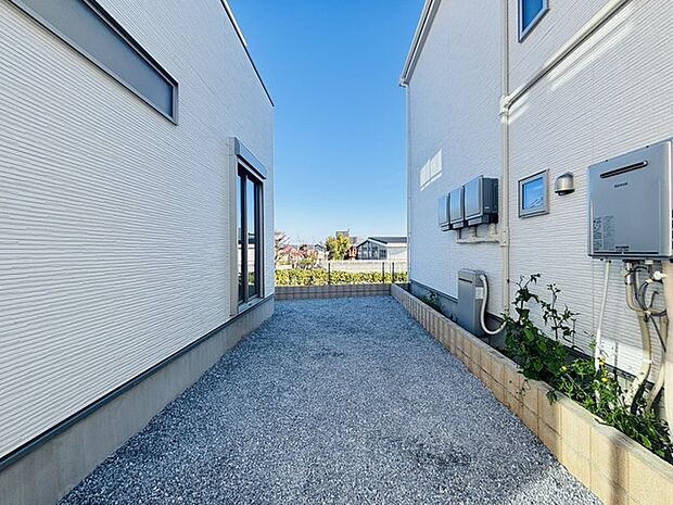 小さなお庭はメンテナンスが楽でちょうど良いかも知れませんね。 