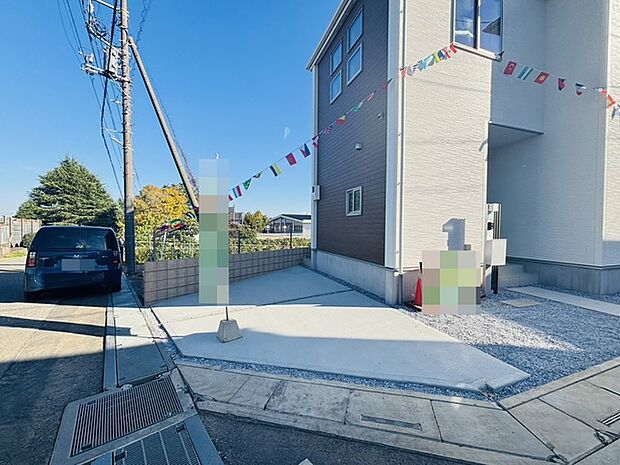 駐車場は2台まで駐車可能。マイカーの車幅もお確かめください。