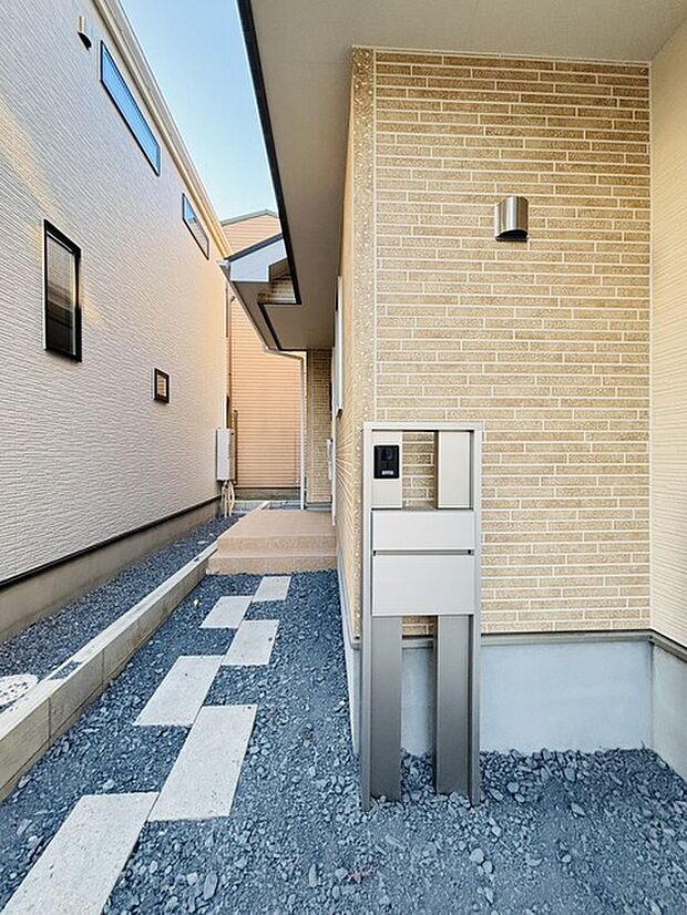 おしゃれなポストもちょっとした見どころに。