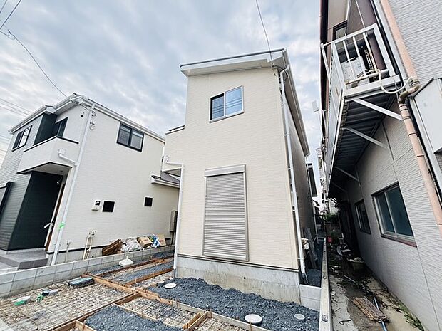 車通りの少ない閑静な住宅地、のびのびした子育てに適します。