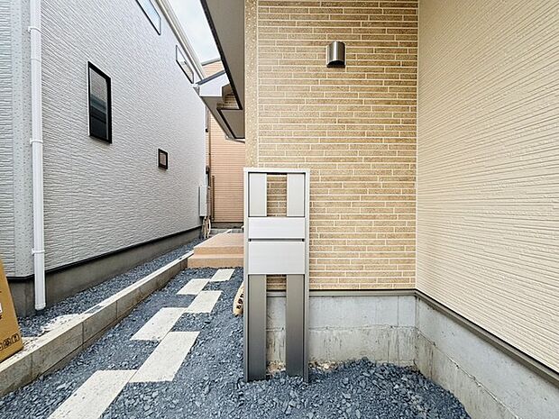 おしゃれなポストもちょっとした見どころに。