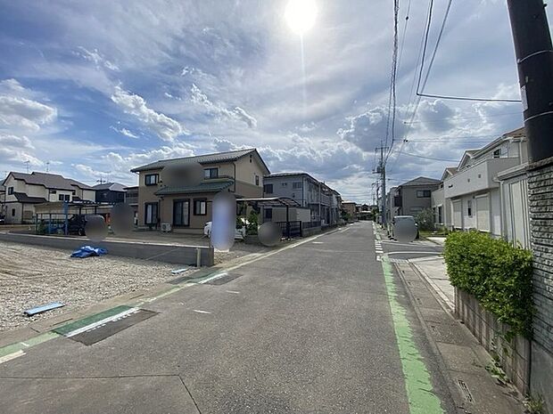 車通りの少ない閑静な住宅地、のびのびした子育てに適します。