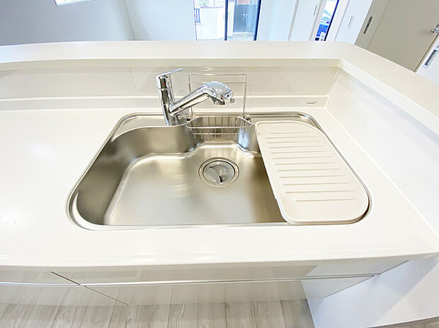 気になる位置の汚れもこの蛇口ならいつも清潔にさっと流せます。