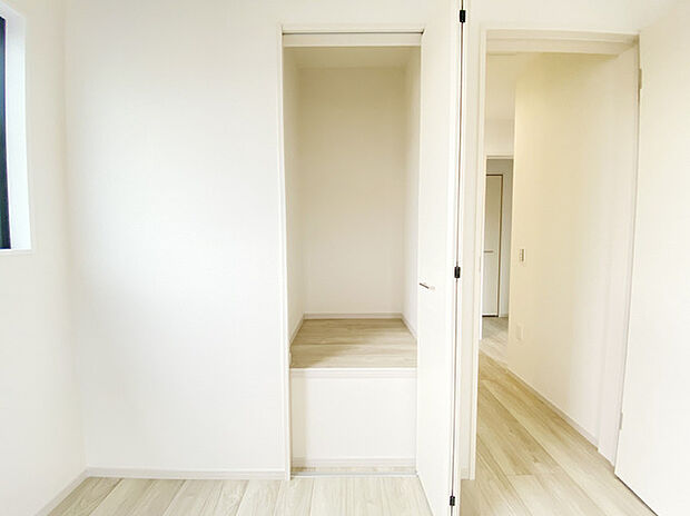 たっぷり収納で、お部屋の中はいつもキレイに片付きそうですね。 