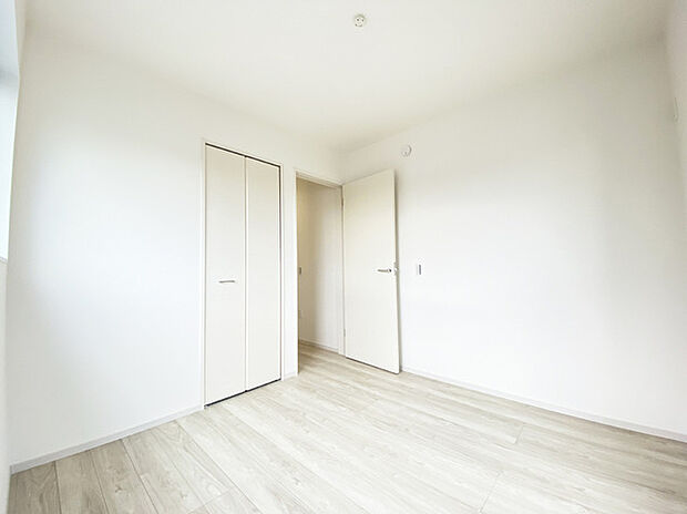 各居室には収納がついています。