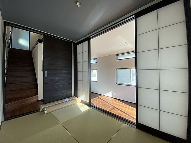 リビングの続き間としても利用できる和室。 