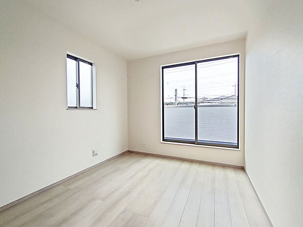 広々バルコニーから、たっぷり太陽の恵みが得られます。