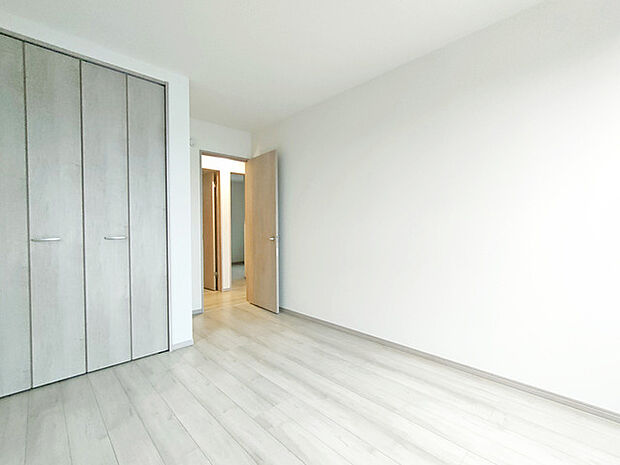 太陽の恵みを感じる、温もりと明るさにあふれたお部屋。