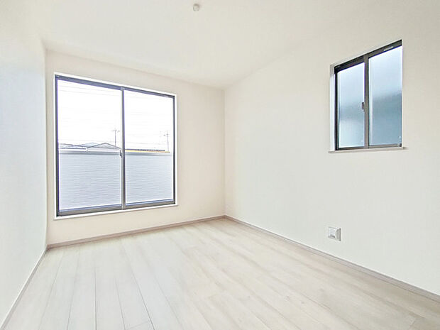 住宅街の2階南向きのお部屋です。日当たりはご覧のとおり。