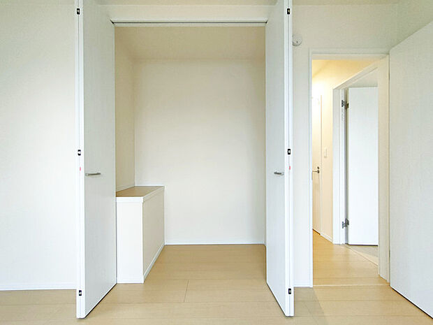 たっぷりの収納スペースで快適に暮らせそう。 