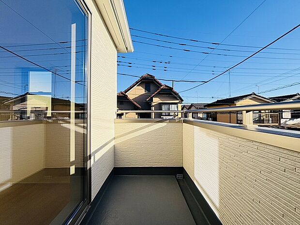 南向きバルコニーでお洗濯ものはいつもカラッと乾きます。