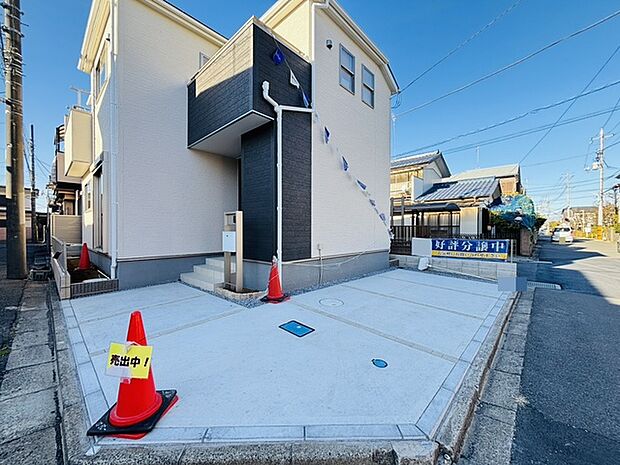 駐車場は2台まで駐車可能。マイカーの車幅もお確かめください。 