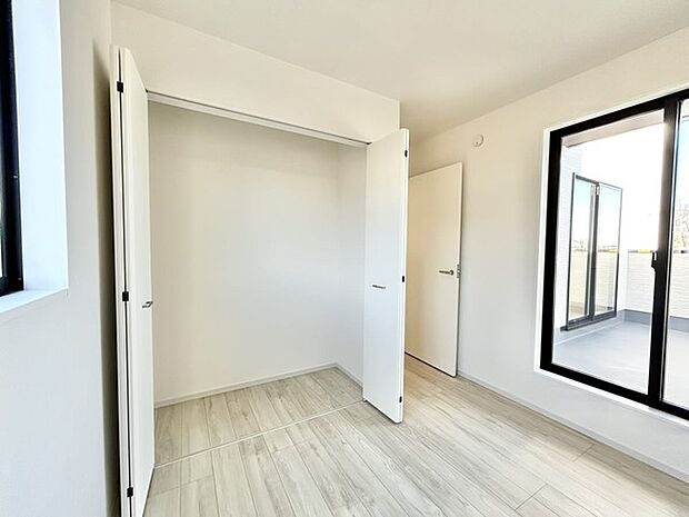 収納力と使い勝手がうれしいウォークインクローゼットがあります。