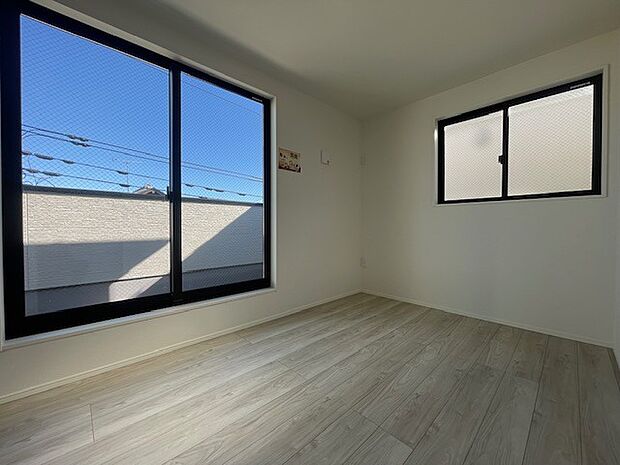 太陽の恵みを感じる、温もりと明るさにあふれたお部屋。