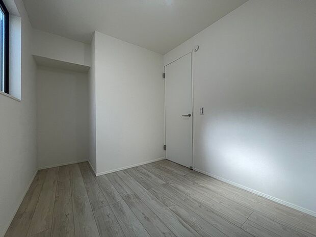 こちらはS(サービスルーム)表記のお部屋。見た目や使い方は通常の洋室と同じです。