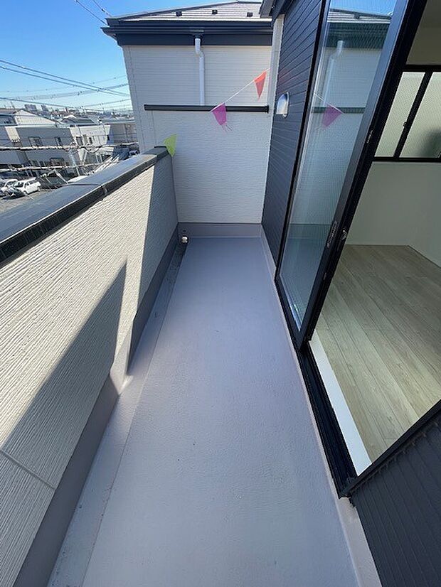 2階と3階にそれぞれバルコニーを配置。お洗濯を助けてくれます。