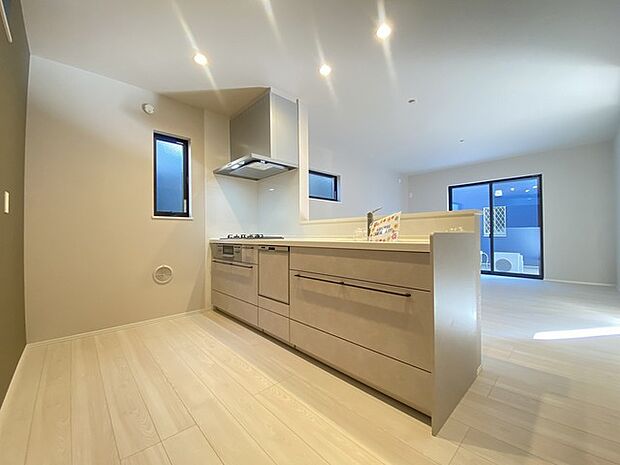 対面キッチンがご家族の温かい時間を演出。 