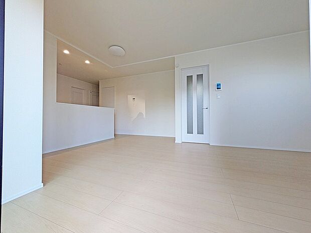 吊戸棚をなくした対面LDKはキッチンに立つ人の視界をワイドにしてくれます。